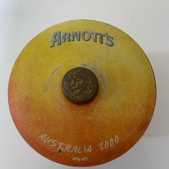 Vintage Arnotts biscuit tin - Picture 6 of 7